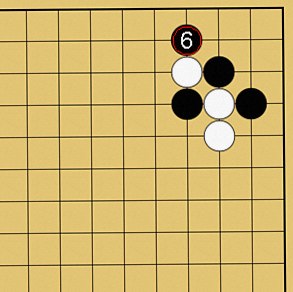 囲碁格言「切り違い一方ノビよ」
